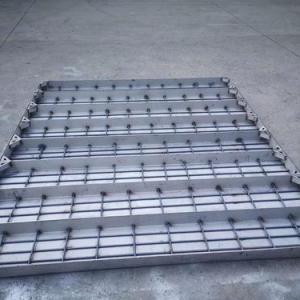 ����־���