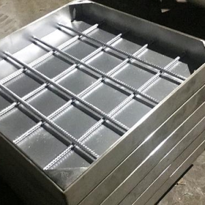 ����־���