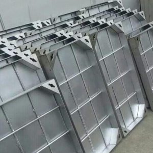 ����־���